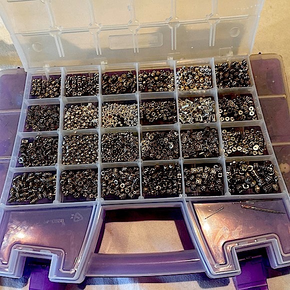 Beads! Beads! Beads! Over 2000 Beads and Box! - Picture 2 of 5